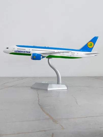 Модель самолёта Boeing 787-8 Dreamliner, Uzbekistan Airways, SQ Wings, металл 28 см, 1:200 — SPOTUZB-BOEING7878UZAIRWAYSUK78706SQWINGS1200