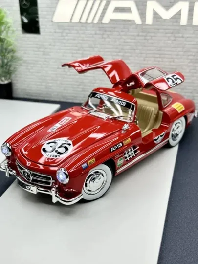 Коллекционная масштабная модель Mercedes-Benz 300 SL AMG W198 1:24 металл, свет, звук