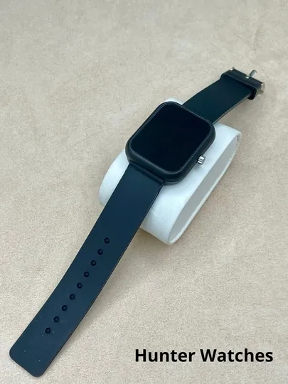 Женские наручные часы на выставке — LWATCHS-15W0124-ЧЕРН