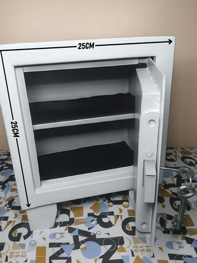 Железный сейф