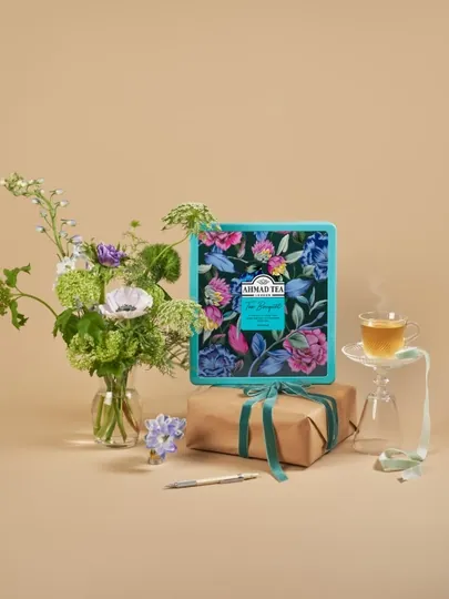 Чайный набор Ahmad Tea Tea Bouquet 8×9×8, ассорти чёрного чая, 9 ж/б * *