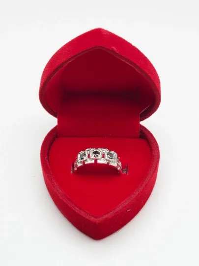 Серебряные кольца 925 пробы для девушек