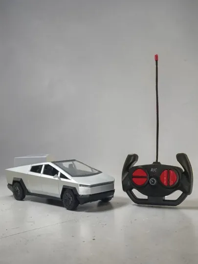 Радиоуправляемый футуристический пикап (RC Cybertruck), серебристый