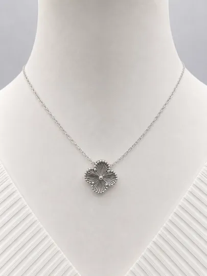 Женское ожерелье Clover Silver с подвеской клевер